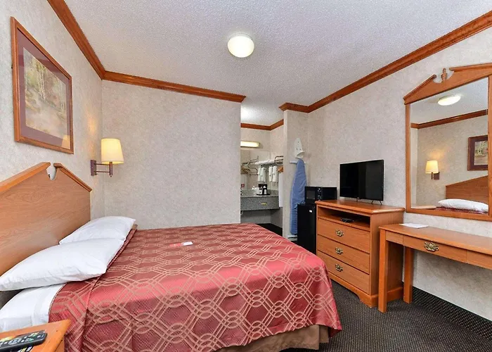 Econo Lodge *